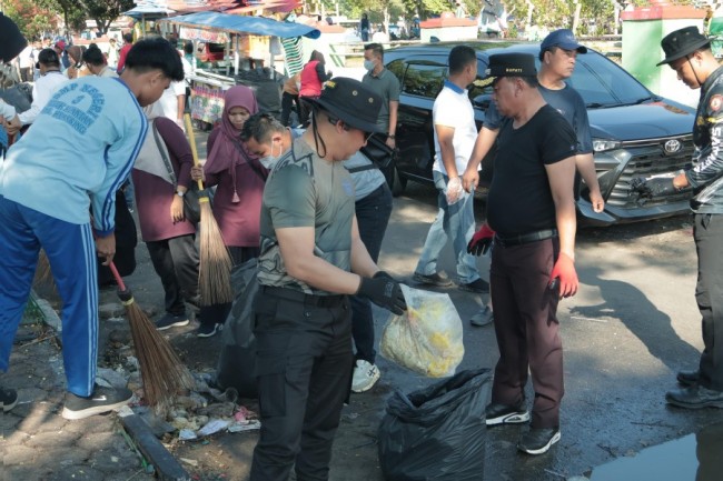Pemkab Kuansing Gelar Gotong Royong Massal UsaiPa cu Jalur, Bupati Turun Langsung Pimpin Kegiatan
