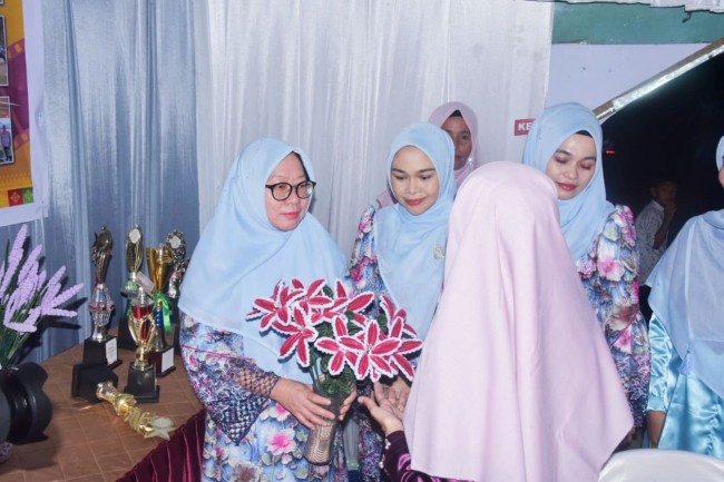 Meriahkan Perhelatan MTQ Ke-8 Bandar Laksamana, Ketua TP PKK Bengkalis Resmi Buka Stand Bazar