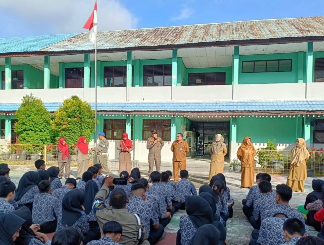 Satpol PP Bengkalis Lakukan Pembinaan dan Penyuluhan Kenakalan Remaja di SMAN 3