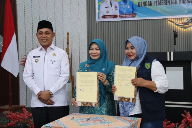 Bupati Herman Apresiasi Pelayanan Posyandu Serta Kukuhkan Pengurus Emak Sehat Se Kabupaten Indragiri