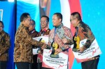 Berhasil Tekan Kemiskinan dan Stunting, WaliKota Agung Terima Penghargaan